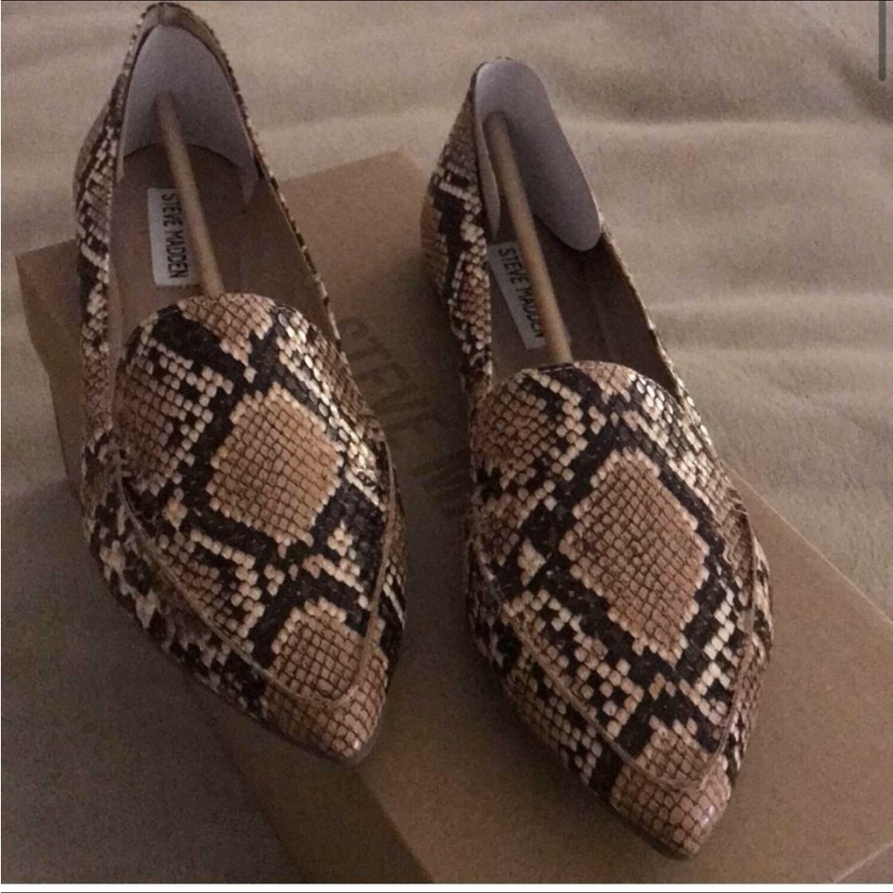 Brand new in the box
Steve Madden flats